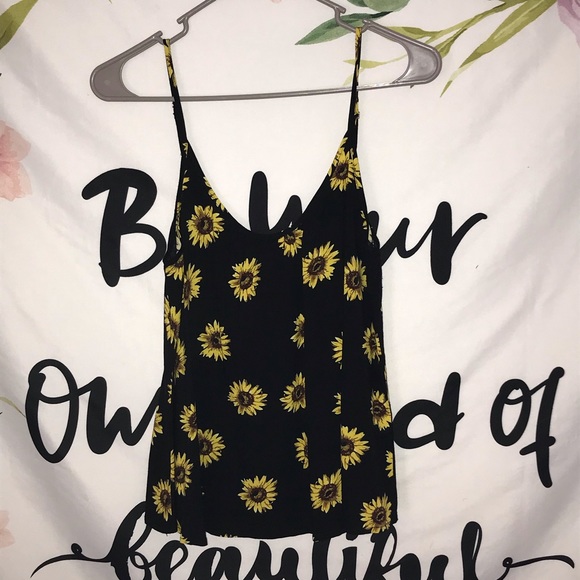 Tops - flowy sunflower tank top size S